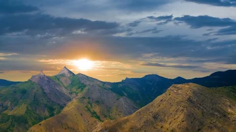 Mountain chain under dense cloudy sky time lapse scene Video stock 301082286