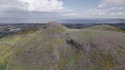 Mountain in a city 360 degrees Stockbeeldmateriaal 220202636