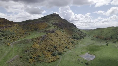 Mountain in a city 360 degrees Stockbeeldmateriaal 220202813