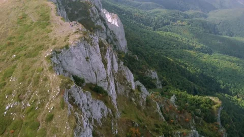 Mountain cliff drone view - 4K 库存影片 168839436