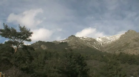 Mountain &amp; Clouds 库存影片 500851