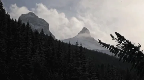 Mountain Clouds Stockbeeldmateriaal 45864478