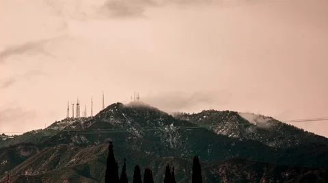 Mountain Clouds Timelapse during Sunset Stockbeeldmateriaal 61159495