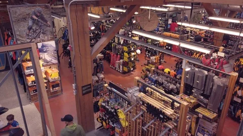 Mountain Equipment Co-OP 库存影片 111829944