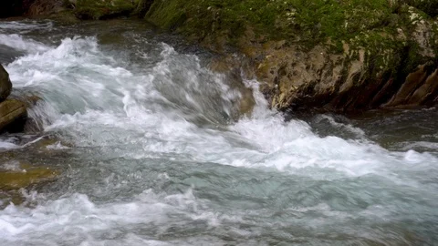 Mountain fast stream river with clear water. Video stock 111177061