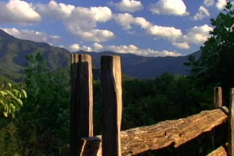 Mountain fence push 2 Stockbeeldmateriaal 521715