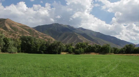 Mountain Field Tracking Shot 3 動画素材 39678980