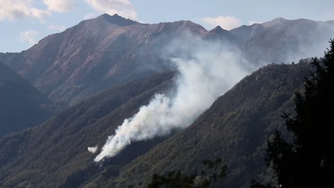 Mountain fire and smoke Video stock 74779059