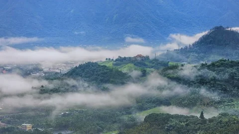 MOUNTAIN WITH FLYING CLOUDS IN TAIWAN Stock-Footage 201417921