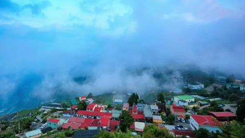 MOUNTAIN WITH FLYING CLOUDS IN TAIWAN Видео 202511702