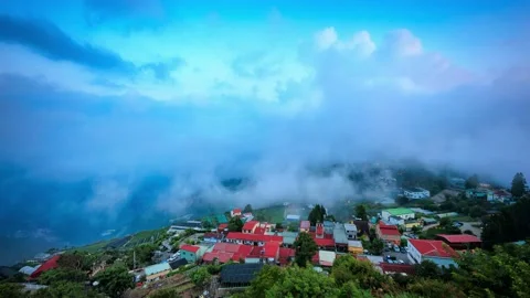 MOUNTAIN WITH FLYING CLOUDS IN TAIWAN Video stock 202511835