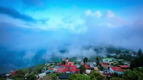 MOUNTAIN WITH FLYING CLOUDS IN TAIWAN Видео 202511838