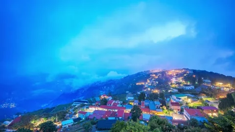 MOUNTAIN WITH FLYING CLOUDS IN TAIWAN Video stock 202514084