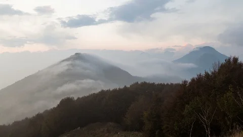 Mountain Fog Stockbeeldmateriaal 98501298