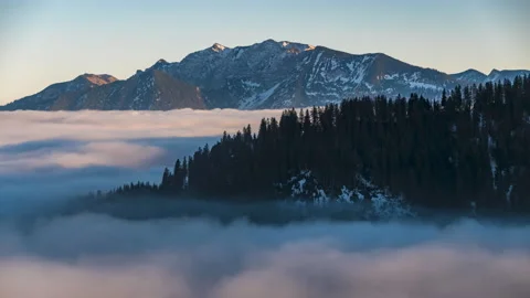 Mountain fog time lapse Stock Footage 147519903
