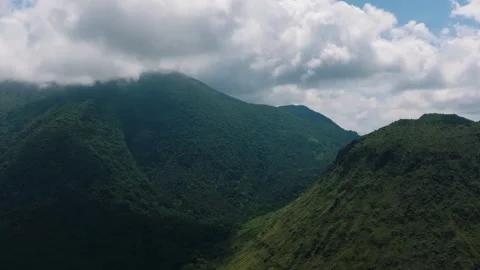 Mountain with forest in Camiguin Island. Philippines. Vídeo Stock 251123843