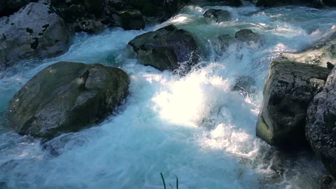 Mountain Forest River and Sunbeam. Slow Motion Vidéo 106458155