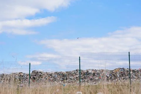 Mountain garbage, large garbage pile, degraded garbage. Pile of stink and t.. Foto stock