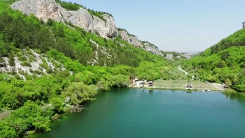 Mountain green lake 库存影片 154112219