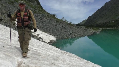 Mountain hiking Stock-Footage 107825628