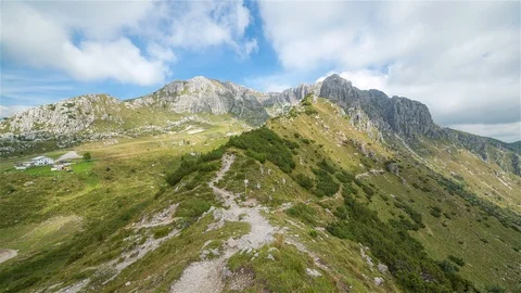 Mountain Hiking Path Stockbeeldmateriaal 98501372