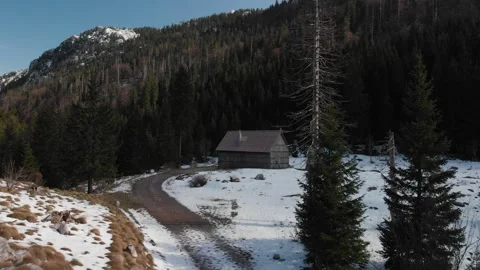 Mountain hous in winter time Stockbeeldmateriaal 273720093