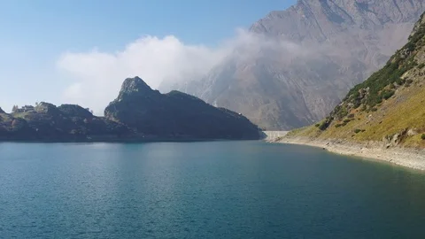 Mountain lake in alps Vídeo Stock 97888711