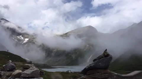 Mountain Lake in a Cloud Time-Lapse nead Heiligenblut, Grosglockner, Austria 스톡 동영상 56766565