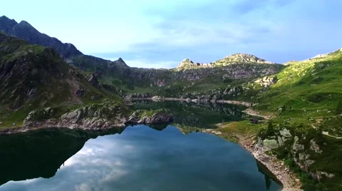 Mountain Lake Drone 4K 動画素材 67955622