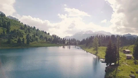 A mountain lake in the evening Vídeo Stock 91852398