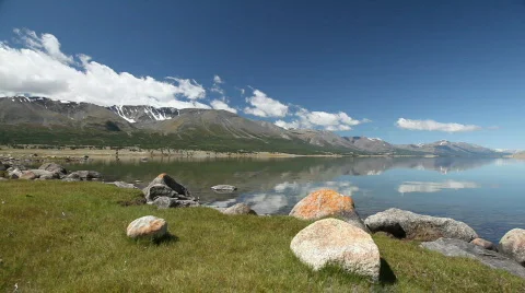 Mountain lake Khoton Nuur in Mongolian Altai Stock Footage