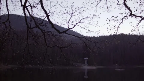 Mountain lake at sunset. Vídeo Stock 80471875