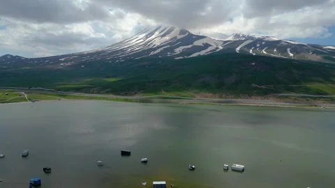 Mountain Lake Under Dramatic Sky Видео 337101198