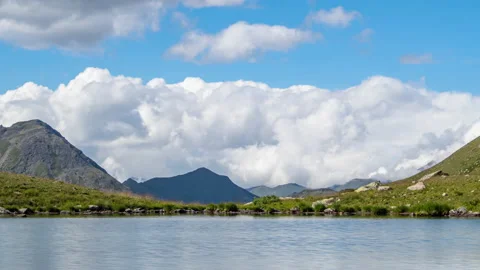Mountain lake view and cloud reflections 動画素材 156892628