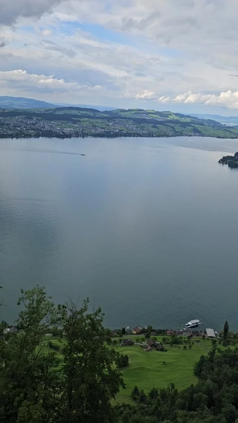 Mountain lake view Stockbeeldmateriaal 319361255