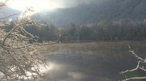 Mountain lake in winter Video stock 608943