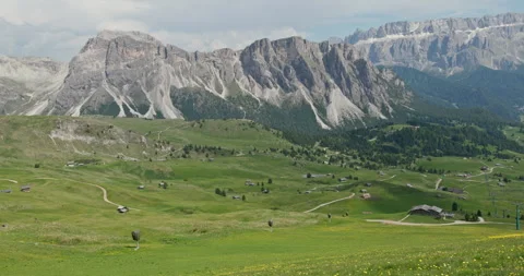 Mountain landscape with alpine meadows in the Dolomites 库存影片 340781061