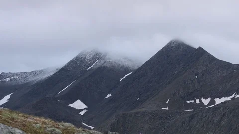 Mountain landscape. Clouds flowing through the mountains Vidéo 93954634