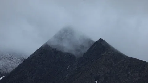 Mountain landscape. Clouds flowing through the mountains Vidéo 93954938
