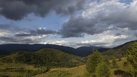 Mountain landscape with dramatic clouds Foto stock