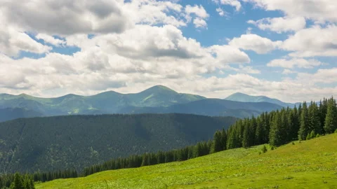 Mountain Landscape with a Fast Clouds and Shadows Vidéo 86813017