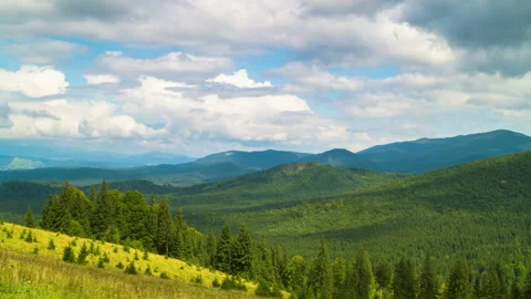 Mountain Landscape with a Fast Clouds and Shadows Vidéo 117799130