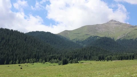 Mountain Landscape with Moving Clouds Under Blue Sky – Scenic Nature Timelapse Stockbeeldmateriaal 344731763