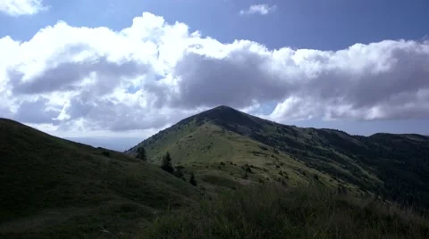 Mountain Landscape, Running Clouds With Mountain and Trees and River, Timelapse Vídeos de archivo 65420421