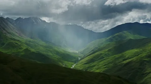 Mountain landscape with sun rays Video stock 172005989