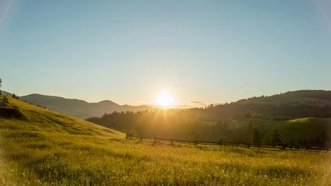 Mountain landscape sunrise. Sun rays. Timelapse. Video stock 77553957