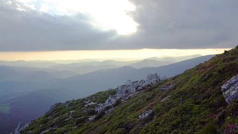 Mountain landscape from the top of the mountain Video stock 118775011