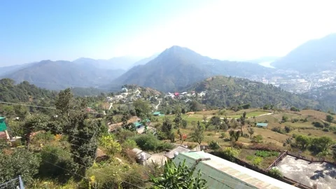Mountain Living in Full View 库存影片 337629551
