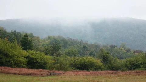 Mountain with low clouds time lapse Vidéo 206729673