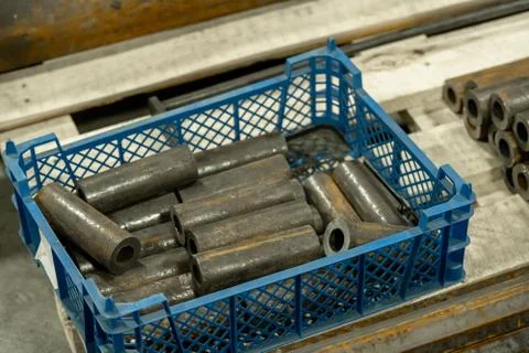Mountain of metal for processing at a metal-cutting plant Foto stock